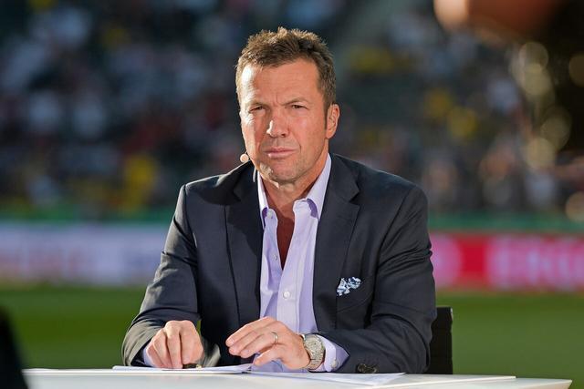 利物浦vs利兹首发：萨拉赫连续三场替补，埃基蒂克、维尔茨先发（利物浦战利兹首发公布：萨拉赫连续第三场替补，埃基蒂克与维尔茨先发）