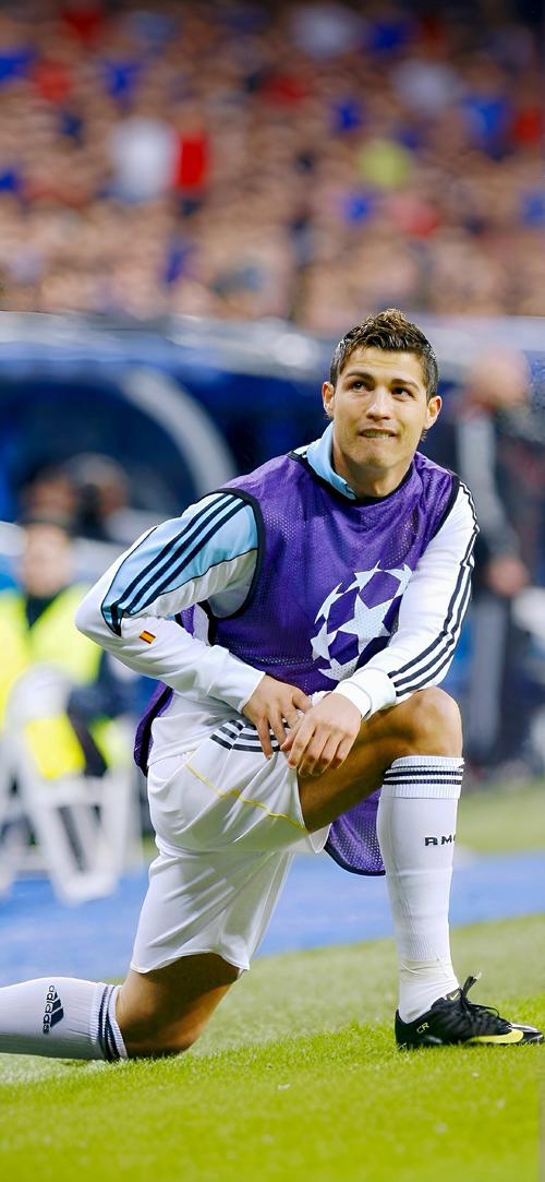 米兰助教兰杜奇称莱奥内收肌受伤明日检查（米兰助教兰杜奇：莱奥内收肌受伤，明日将接受检查）