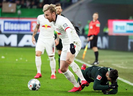 孔萨：凯恩给球队设立标准，那自然而然会激励我们（孔萨：凯恩树立团队标杆，激励全队自发奋进）