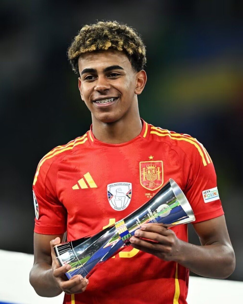 刷新纪录，拜仁2-1客胜巴黎，开局至今已经豪取16连胜（拜仁客场2-1力克巴黎，开季豪取16连胜再写新纪录）