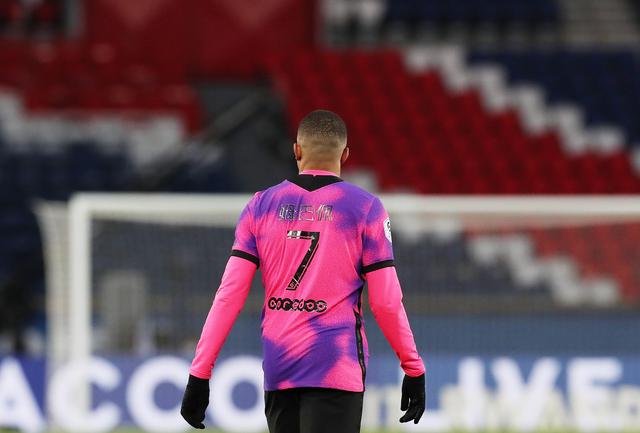 皇马维尼修斯关键进球锁定胜利（维尼修斯打入制胜球 皇马全取三分）