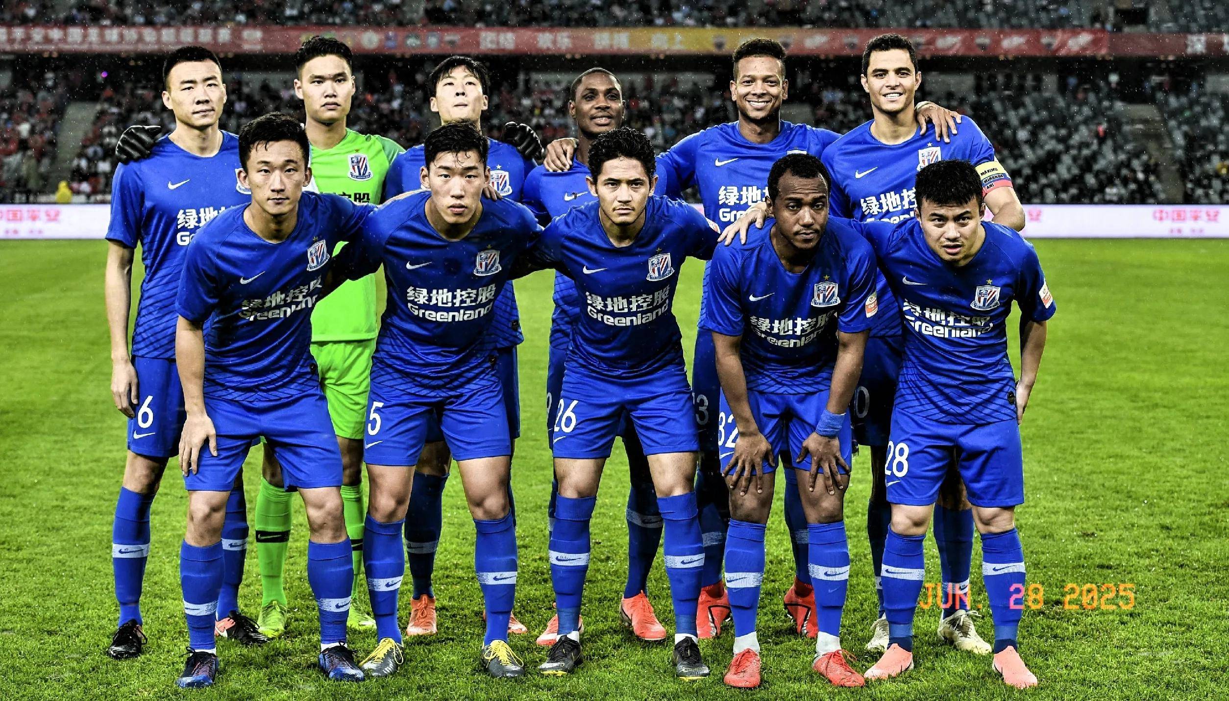 欧冠球员表现评析：C罗连续进球,（C罗连场破门：欧冠球员表现解读）