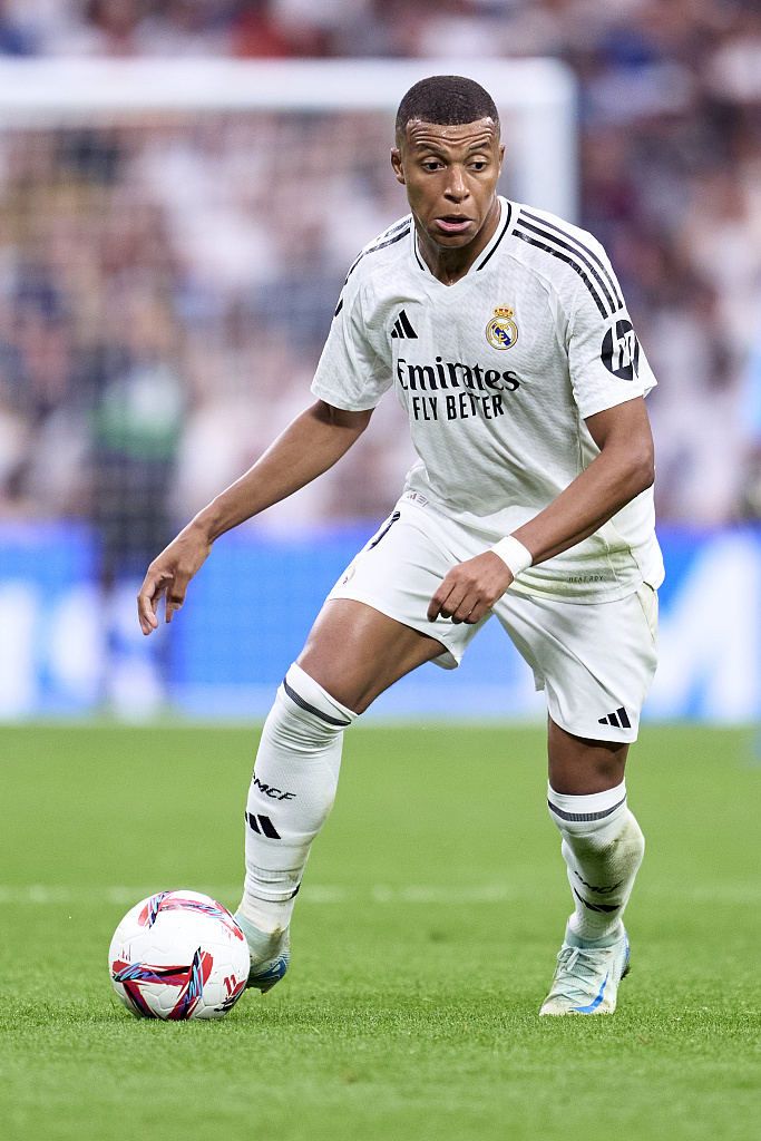 阿连德：这是我第一次拿冠军，也是我第一次戴帽，我很满意（阿连德：首冠到手、处子戴帽，我很满意）