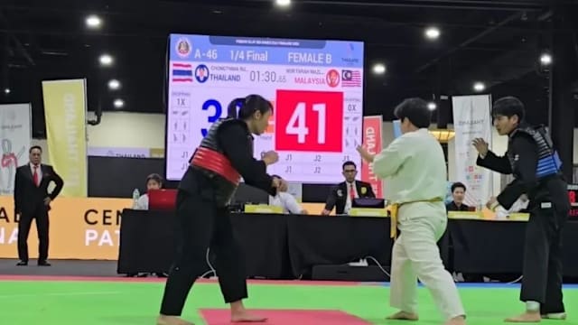 穆帅：当年我给了麦克托米奈生涯首秀，今天他给我他的球衣（穆帅：昔日我助麦克托米奈完成处子秀，今日他以球衣回馈我）